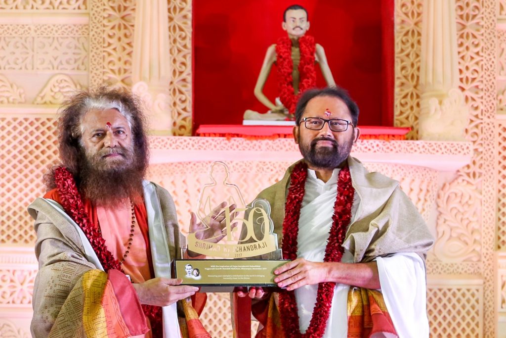Pujya Gurudevshri Rakeshji with Swami Chidanand Saraswatiji
