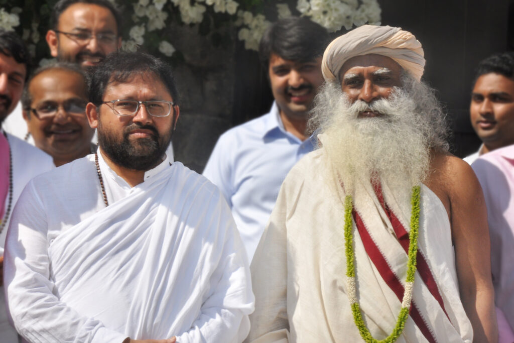 Pujya Gurudevshri Rakeshji with Sadhguru Jaggi Vasudev