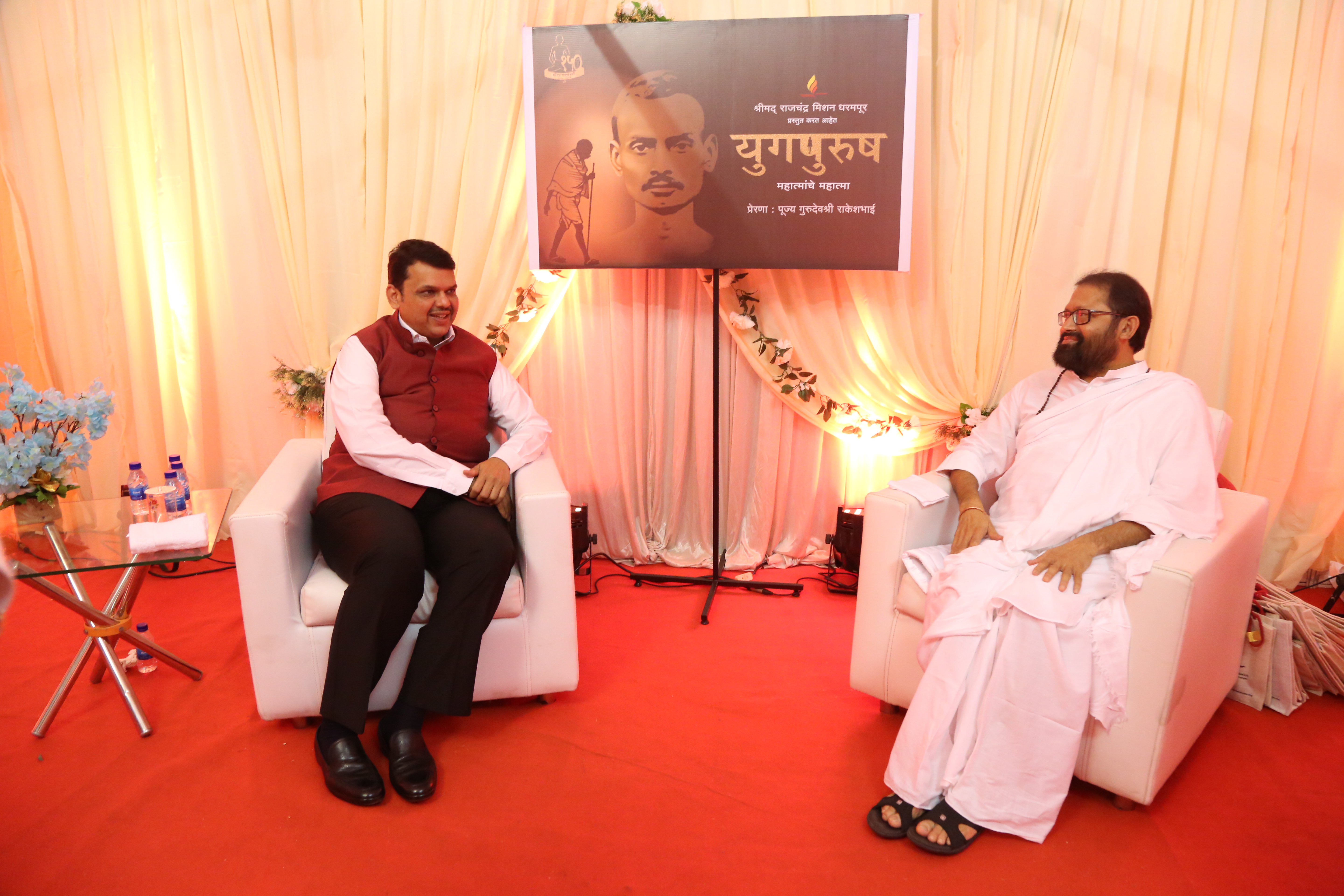 Pujya Gurudevshri Rakeshji with Hon’ble Chief Minister of Maharashtra, Shri Devendra Fadnavis